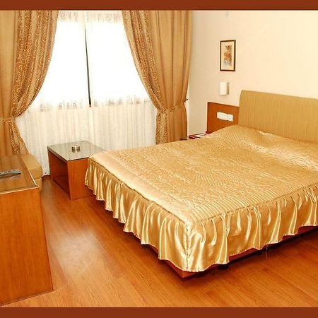Hotel Deepa Comforts Μπανγκαλόρ Εξωτερικό φωτογραφία