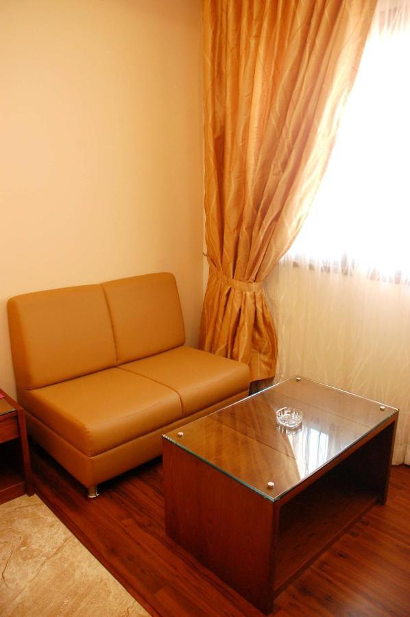 Hotel Deepa Comforts Μπανγκαλόρ Εξωτερικό φωτογραφία